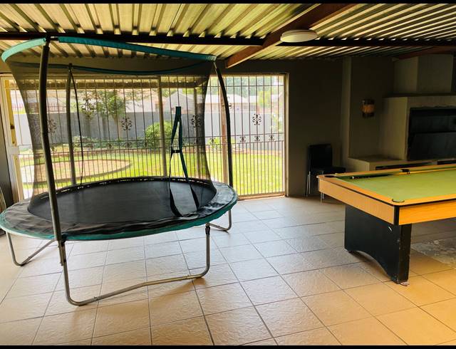 4 BEDROOM FREEHOLD FOR SALE IN DERSLEY